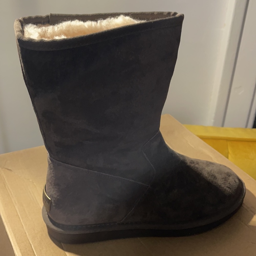 Brand New Authentic UGG Celvin Chocolate Brown